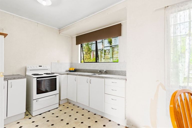 Photo of property in 8 Garton Drive, Massey, Auckland, 0614