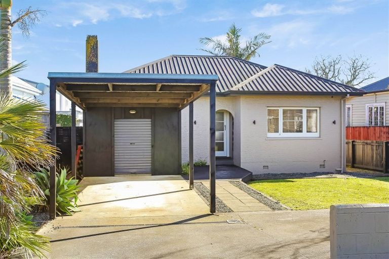 Photo of property in 247 Victoria Street West, Pukekohe, 2120