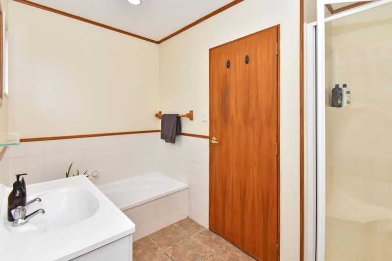 Photo of property in 1/10 Hilltop Road, Clover Park, Auckland, 2019