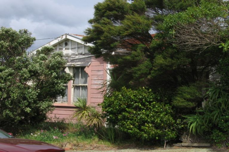 Photo of property in 15 Seine Street, Island Bay, Wellington, 6023