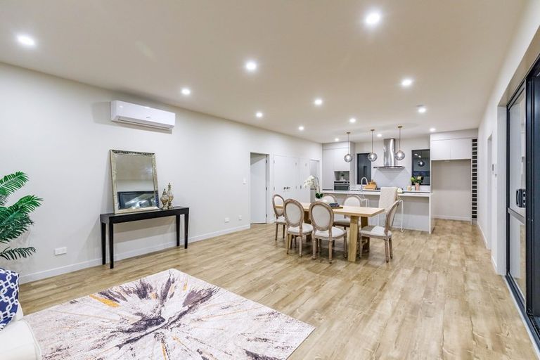 Photo of property in 9 Dida Park Drive, Kumeu, 0810