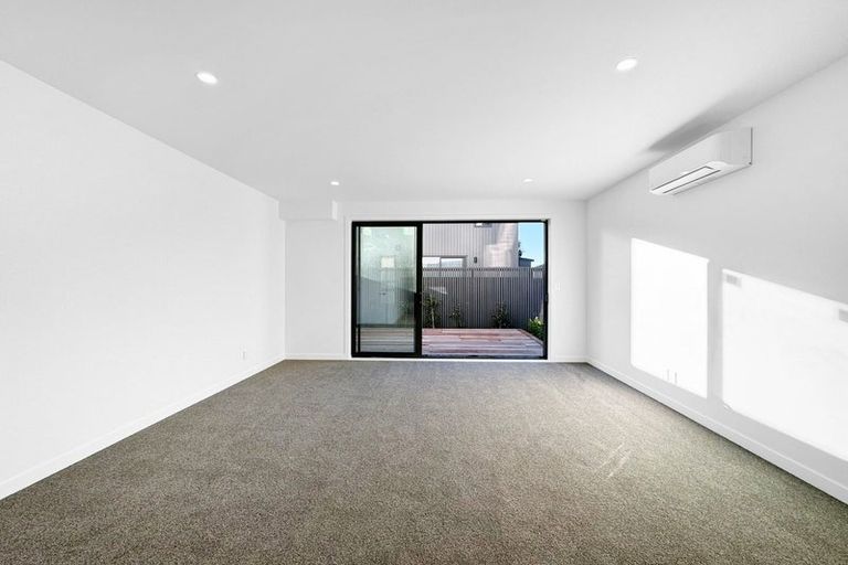 Photo of property in 4/323 Riverside Drive, Waterloo, Lower Hutt, 5011