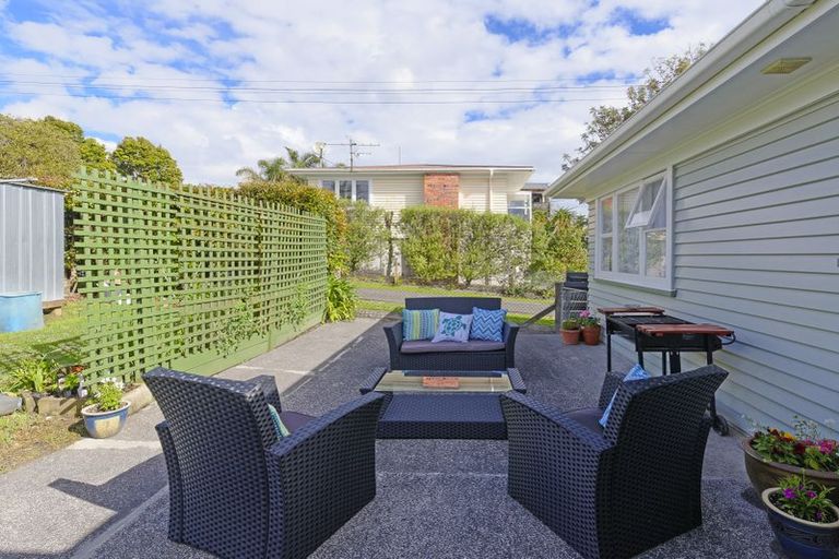 Photo of property in 19 Blease Street, New Lynn, Auckland, 0600
