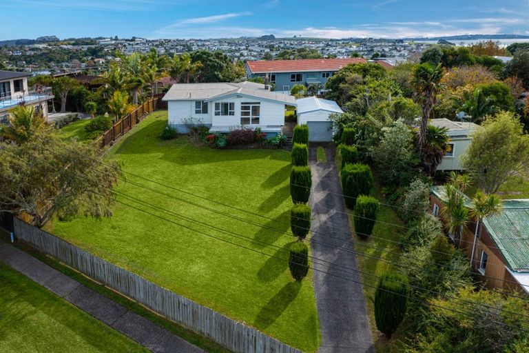 Photo of property in 69 Killarney Avenue, Torbay, Auckland, 0630
