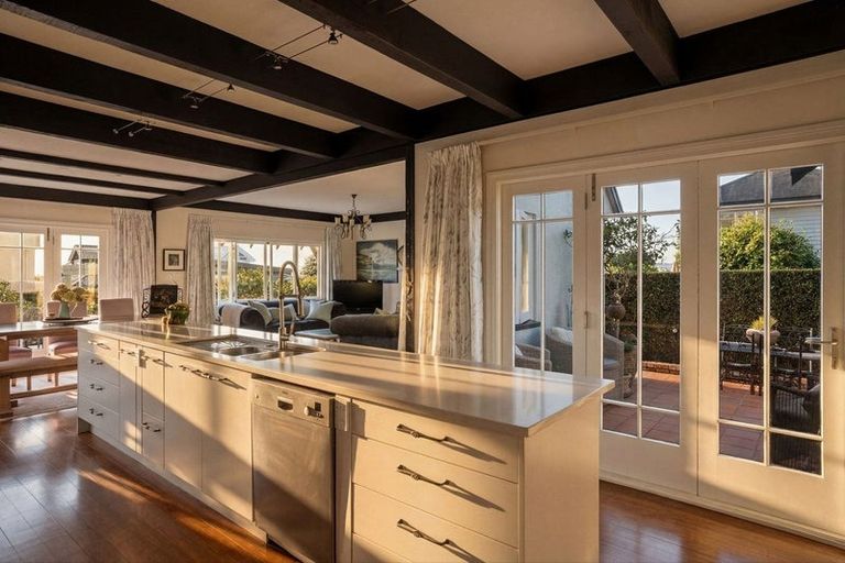 Photo of property in 16 Hinewa Road, Otumoetai, Tauranga, 3110