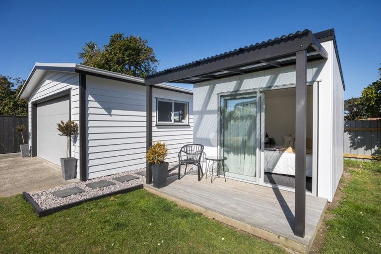 Photo of property in 8 Cousins Avenue East, Foxton Beach, Foxton, 4815