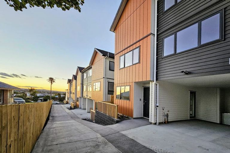 Photo of property in 7c Gulf Crest, Bucklands Beach, Auckland, 2012