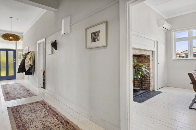 Photo of property in 84 Tomahawk Road, Andersons Bay, Dunedin, 9013