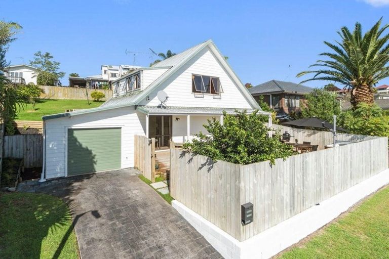 Photo of property in 13 Petrel Place, Massey, Auckland, 0614