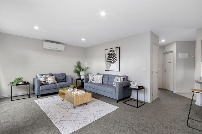 Photo of property in 2 Woodfield Lane, Redwood, Christchurch, 8051