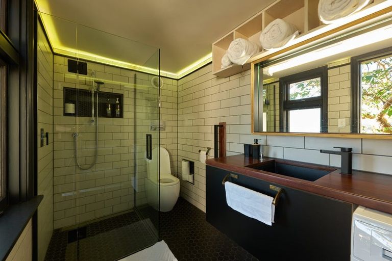 Photo of property in 12 Stafford Street, Mount Victoria, Wellington, 6011