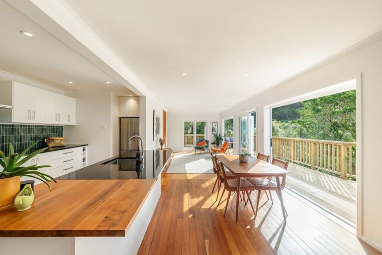 Photo of property in 84 Paremata Road, Paremata, Porirua, 5024