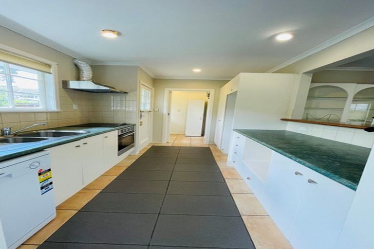 Photo of property in 9 Towra Place, Botany Downs, Auckland, 2010
