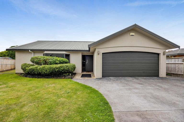 Photo of property in 3 Beech Place, Hawera, 4610