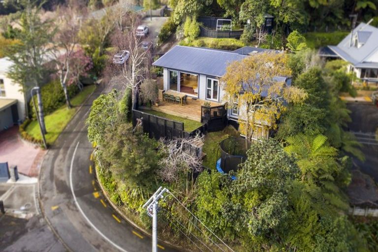Photo of property in 2 Hobbit Lane, Pinehaven, Upper Hutt, 5371