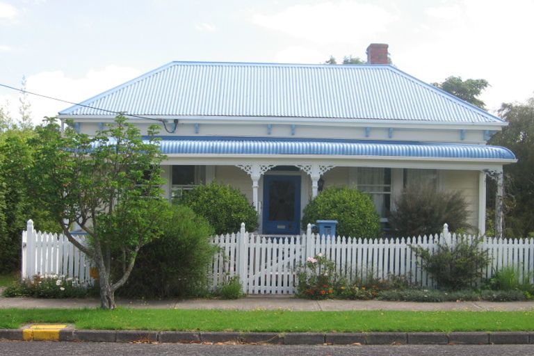 Photo of property in 15 Cowper Street, Devonport, Auckland, 0624