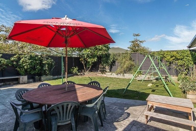 Photo of property in 32 Kapanui Road, Waikanae, 5036