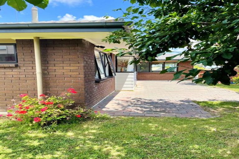 Photo of property in 21 Woodview Rise, Botany Downs, Auckland, 2010