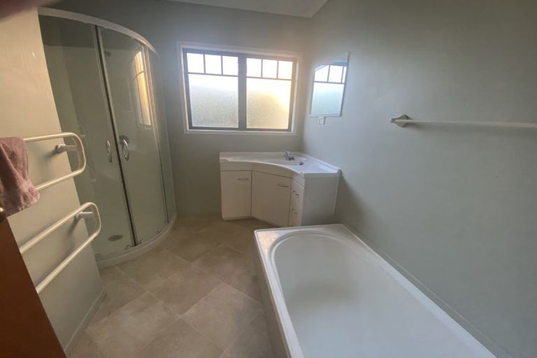 Photo of property in 6 Pararewa Drive, Whalers Gate, New Plymouth, 4310