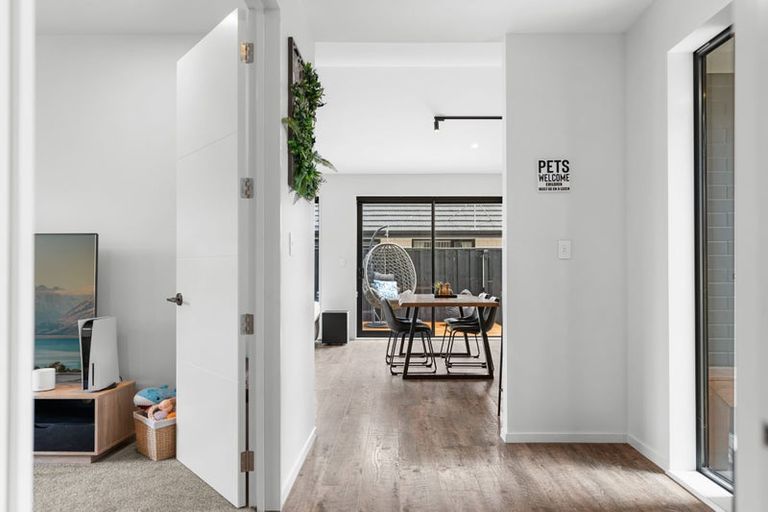 Photo of property in 6 Fairbairn Close, Halswell, Christchurch, 8025