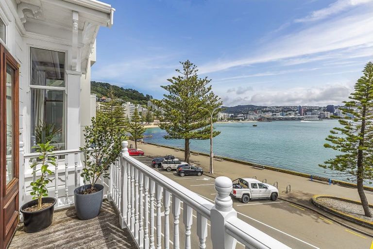 Photo of property in 320 Oriental Parade, Oriental Bay, Wellington, 6011