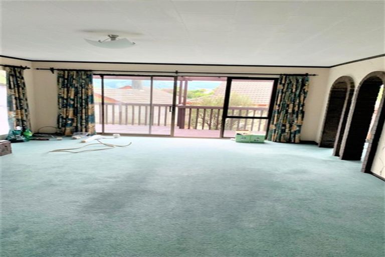 Photo of property in 6 Pioneer Grove, Silverstream, Upper Hutt, 5019