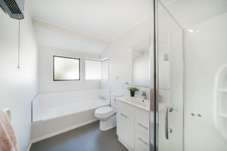 Photo of property in 12 Longmont Terrace, Churton Park, Wellington, 6037