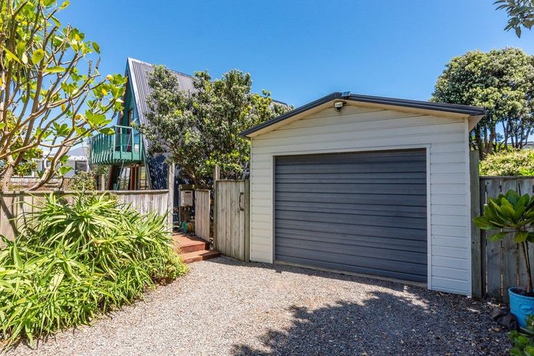 Photo of property in 10 Hastings Street, Waikanae Beach, Waikanae, 5036