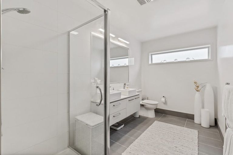 Photo of property in 16 Kensington Drive, Orewa, 0931