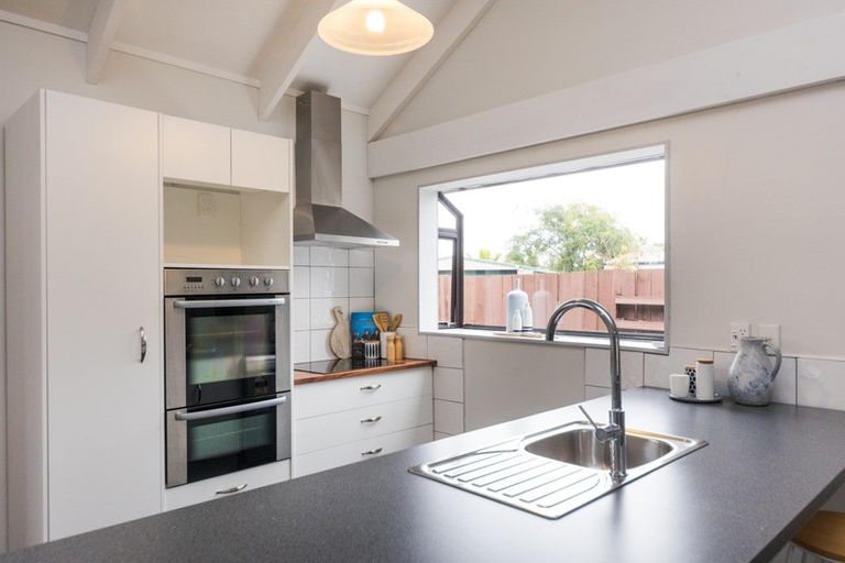 Photo of property in 1 Lydia Place, Kelvin Grove, Palmerston North, 4414