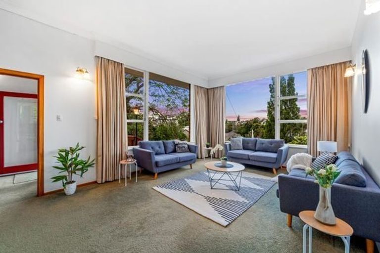 Photo of property in 30 Heathcote Road, Castor Bay, Auckland, 0620