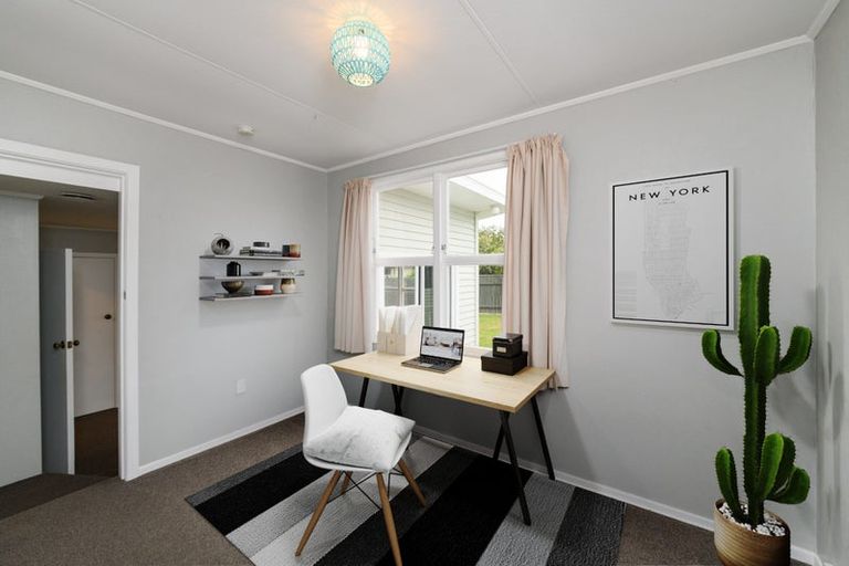 Photo of property in 14 Apollo Parade, Milson, Palmerston North, 4414