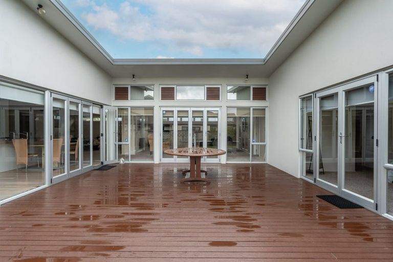 Photo of property in 92 Saint James Drive, Huntington, Hamilton, 3210