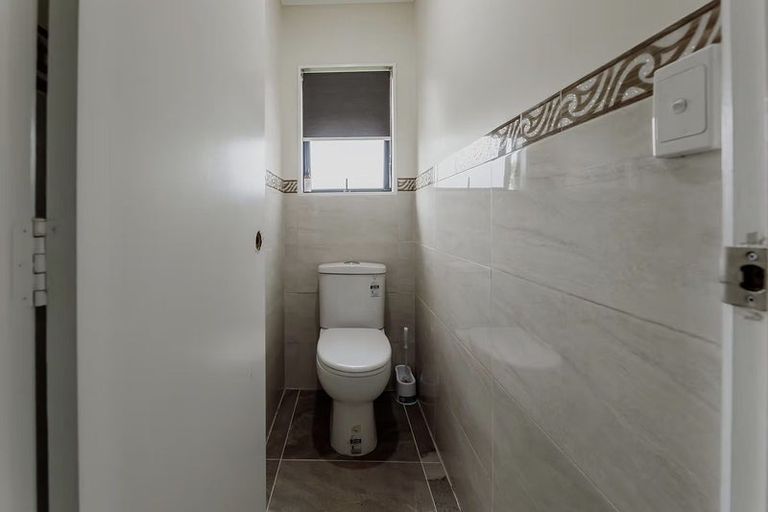 Photo of property in 17 Dungarvon Place, Clendon Park, Auckland, 2103