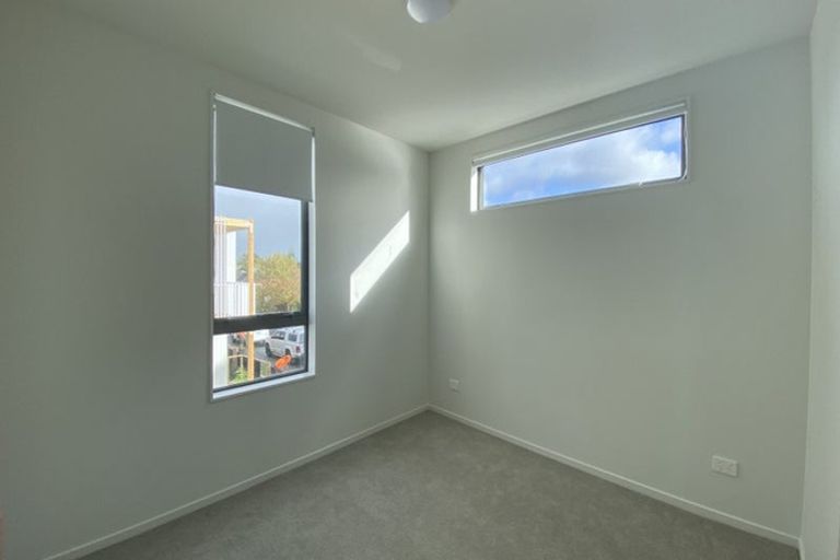 Photo of property in 2/2 Moor Avenue, Te Atatu Peninsula, Auckland, 0610