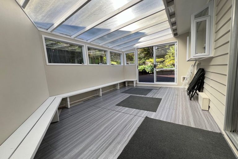 Photo of property in 49 Woodfern Crescent, Titirangi, Auckland, 0604