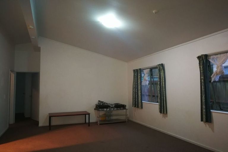 Photo of property in 9 Silverstone Place, Henderson, Auckland, 0612