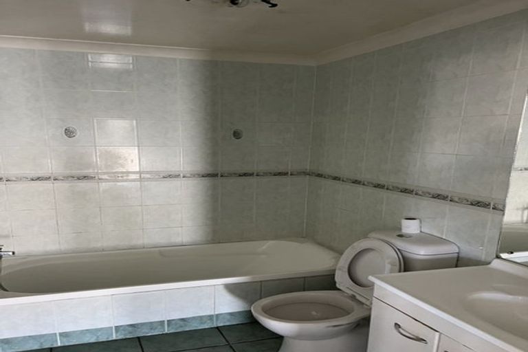 Photo of property in 36 Hugh Green Drive, Pinehill, Auckland, 0632