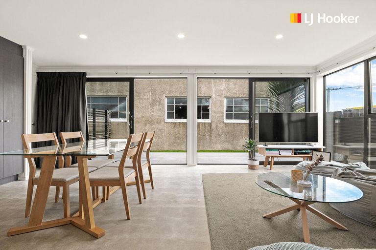 Photo of property in 108 Oxford Street, South Dunedin, Dunedin, 9012