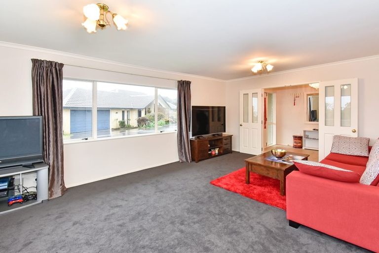 Photo of property in 32 Ewhurst Place, Goodwood Heights, Auckland, 2105