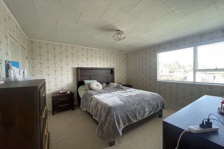 Photo of property in 8 Pahi Place, West Harbour, Auckland, 0618