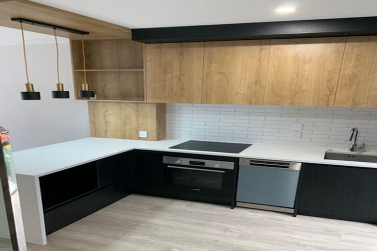 Photo of property in 3/110 Beach Road, Te Atatu Peninsula, 0610