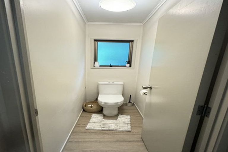 Photo of property in 1/19a Verran Road, Birkenhead, Auckland, 0626