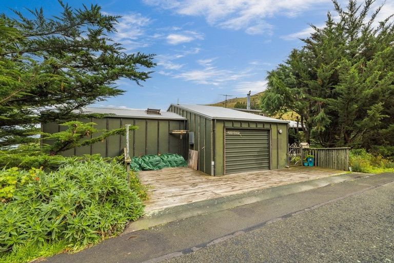 Photo of property in 15 Harmans Road, Lyttelton, 8082