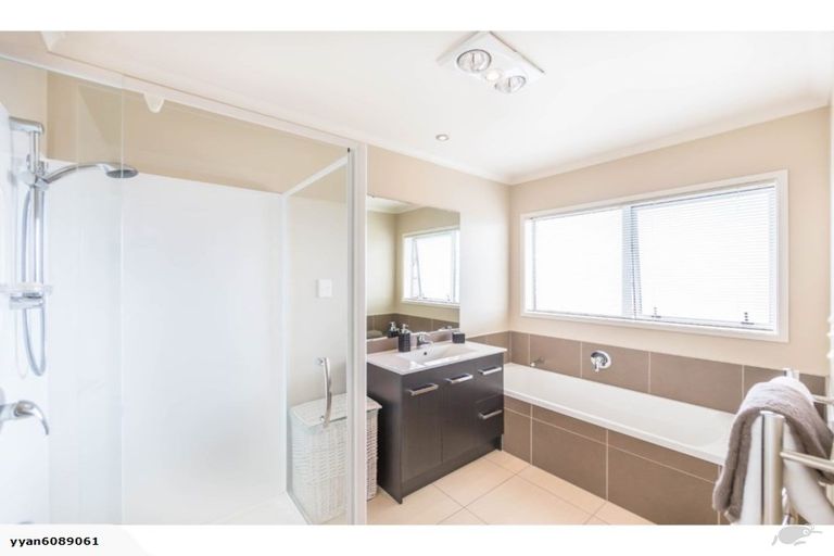 Photo of property in 15 Saltwood Street, Red Beach, 0932