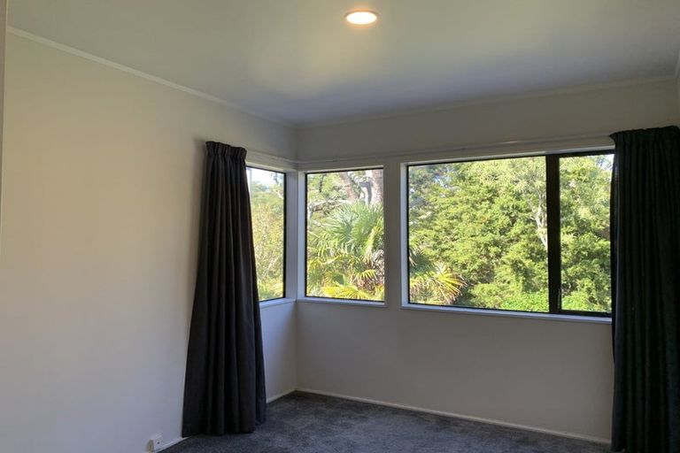 Photo of property in 2/20 Lagoon Way, West Harbour, Auckland, 0618