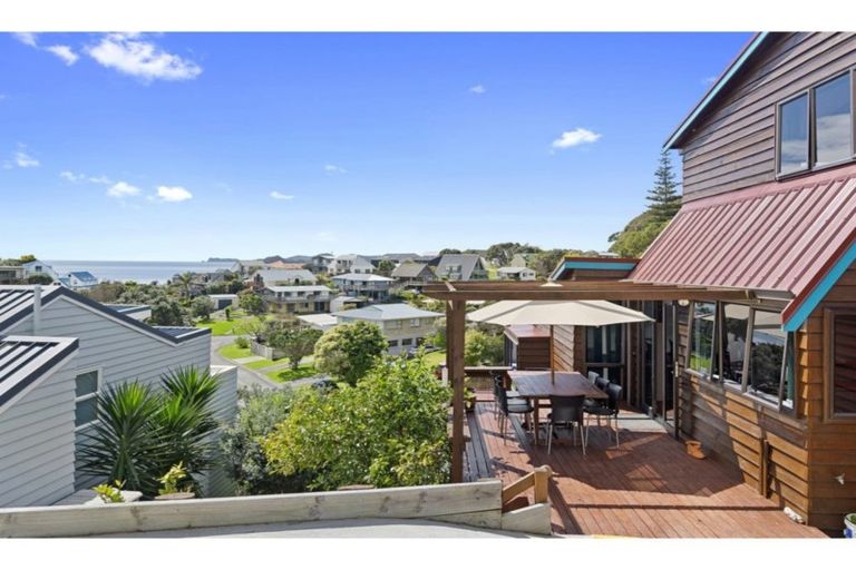 Photo of property in 25 Tapeka Road, Russell, 0202