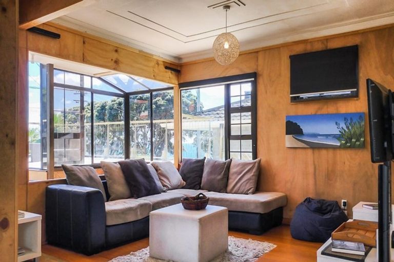 Photo of property in 100 Buller Street, New Plymouth, 4312