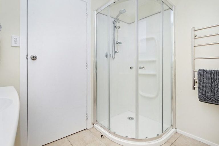 Photo of property in 102 Stewart Drive, Newlands, Wellington, 6037