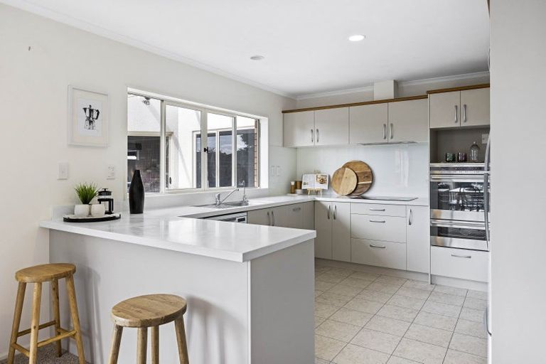 Photo of property in 17d Kinross Drive, Merrilands, New Plymouth, 4312